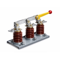 Pengasing Elektrik: Prinsip Kerja, Jenis dan Perbandingan